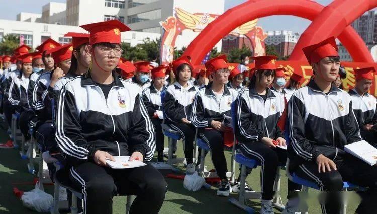 英雄致敬：军人感恩指南，激发敬意与勇气！铭记永恒的传奇壮举！